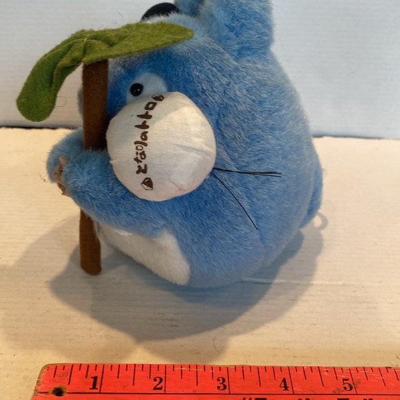 Vintage & Very Rare My Neighbor Totoro Blue Plush Vibrating Animal with Sack - Picture 4 of 8
